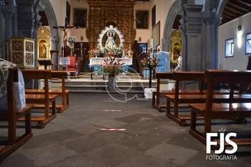 Engalanamiento de la imagen durante la jornada de este viernes/Francisco Santana Ravelo.
